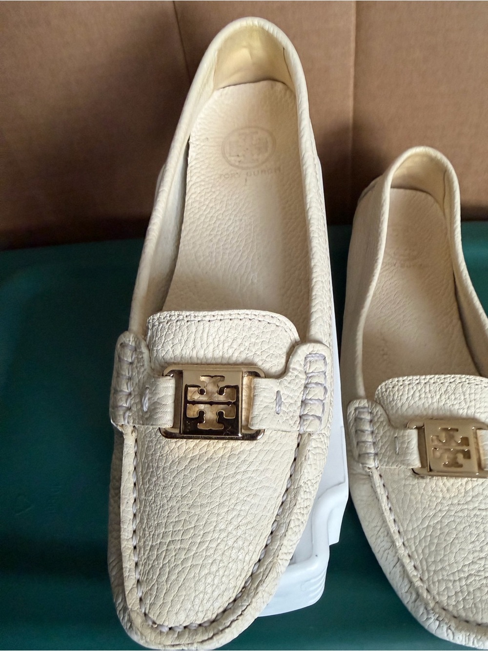Tory Burch Cream Pebbled Leather Logo Loafers
